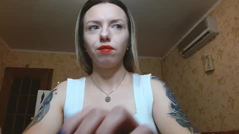 Snapshot of vanillamuffin chatting on October 2, 12:21 pm VanillaMuffin online show from October 2, 12:21 pm