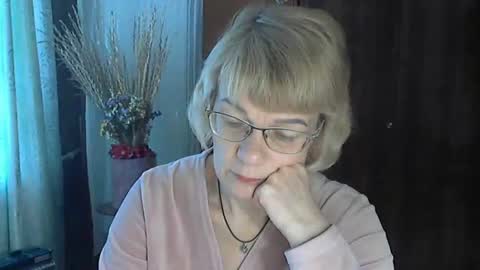 Vanillaxcreamy online show from January 8, 8:27 am