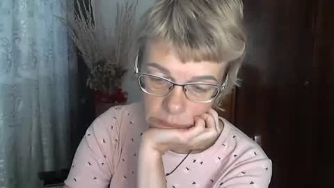 Vanillaxcreamy online show from October 19, 1:46 pm