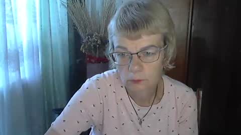 Vanillaxcreamy online show from October 9, 10:30 am