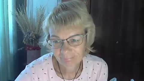 Vanillaxcreamy online show from September 28, 10:09 am