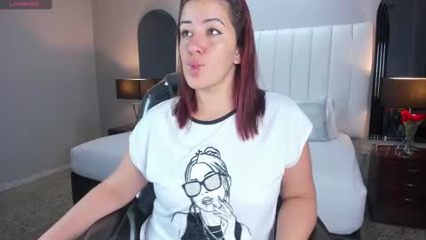 Snapshot of vanitysex chatting on February 28, 11:36 am Karine online show from February 28, 11:36 am