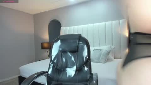 Snapshot of vanitysex chatting on February 3, 11:31 am Karine online show from February 3, 11:31 am