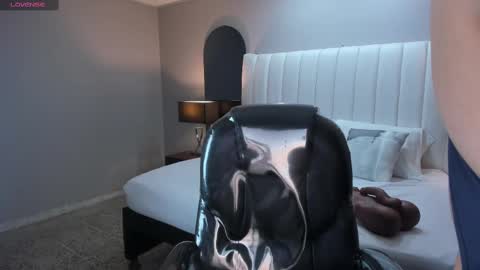 Snapshot of vanitysex chatting on March 6, 11:36 am Karine online show from March 6, 11:36 am