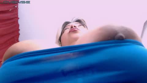 Snapshot of vanne_amet chatting on February 4, 2:28 am free follow me online show from February 4, 2:28 am