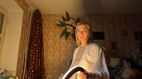 Mia online show from May 1, 4:37 am