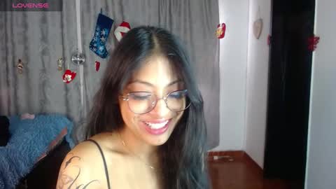 Snapshot of vannesweet_ chatting on December 17, 2:22 pm vane online show from December 17, 2:22 pm