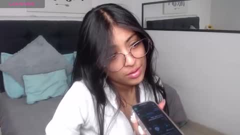 Snapshot of vannesweet_ chatting on February 1, 9:29 pm vane online show from February 1, 9:29 pm