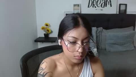 Snapshot of vannesweet_ chatting on September 13, 8:17 pm vane online show from September 13, 8:17 pm