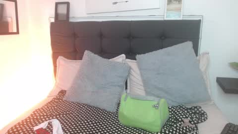 Snapshot of vannesweet_ chatting on October 18, 10:22 pm vane online show from October 18, 10:22 pm