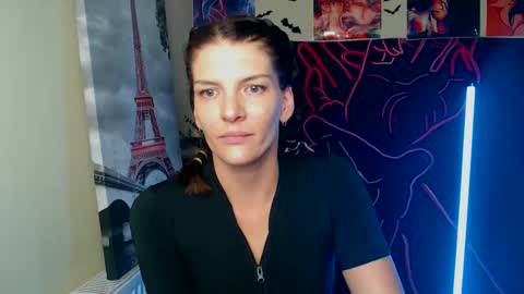 Snapshot of vanrey_ chatting on October 18, 5:59 pm Vanessa online show from October 18, 5:59 pm