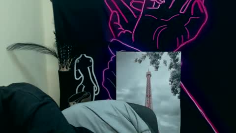 Snapshot of vanrey_ chatting on March 12, 9:44 am Vanessa online show from March 12, 9:44 am
