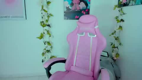 Snapshot of vaura222 chatting on January 10, 10:57 pm vaura222 online show from January 10, 10:57 pm
