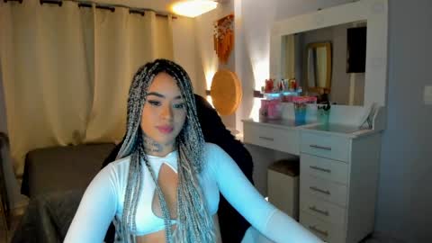 Vayolett Bass online show from April 29, 6:27 am