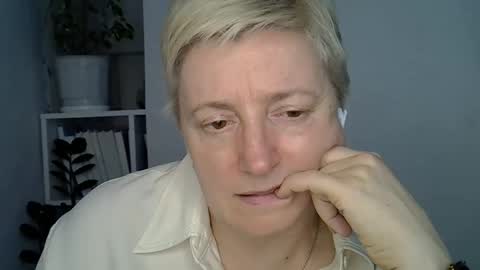 vea_motty online show from April 2, 2:36 pm