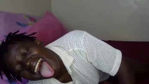 Snapshot of vee_tommy chatting on February 23, 9:48 am Vee tommy online show from February 23, 9:48 am