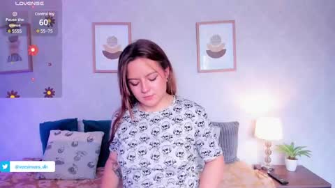 Snapshot of veesimons_dh chatting on February 28, 7:35 pm Vee Simons online show from February 28, 7:35 pm