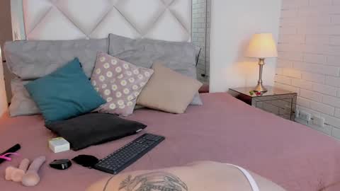 Snapshot of veesimons_dh chatting on December 16, 8:26 pm Vee Simons online show from December 16, 8:26 pm