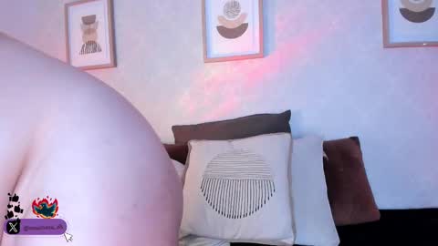 Snapshot of veesimons_dh chatting on September 18, 9:57 pm Vee Simons online show from September 18, 9:57 pm