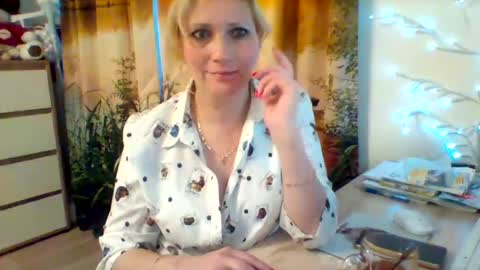 velka_raspberry online show from June 17, 4:41 pm