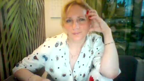 velka_raspberry online show from June 5, 8:15 pm