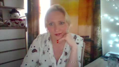 velka_raspberry online show from June 1, 2:08 pm