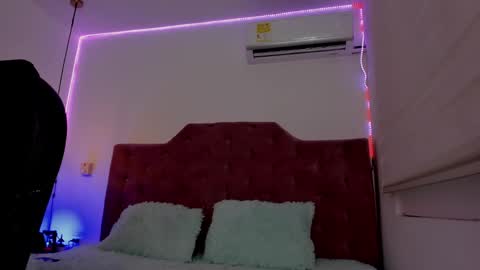 Snapshot of velveet_ chatting on October 12, 11:56 am velveet_ online show from October 12, 11:56 am