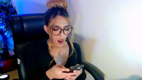 velvet online show from November 7, 4:12 pm