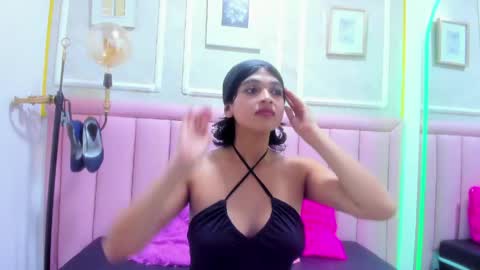 velvet_giirll online show from June 2, 7:15 pm
