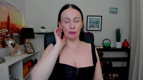 Snapshot of velvet_jasmine chatting on October 16, 6:38 am Jasmine online show from October 16, 6:38 am