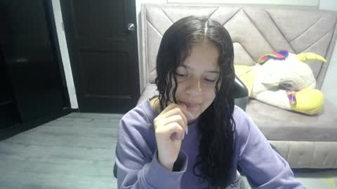Snapshot of velvet_moon_v chatting on October 16, 1:36 pm velvet_moon_v online show from October 16, 1:36 pm