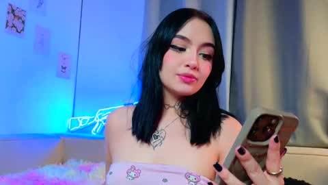 velvetvibes_ online show from June 4, 1:44 am