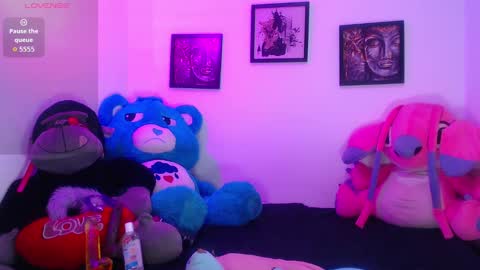 Snapshot of venus_26_ chatting on September 19, 11:37 pm eva online show from September 19, 11:37 pm