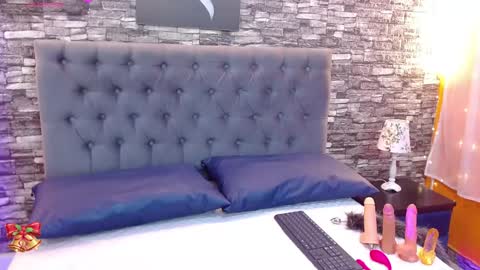Snapshot of venus_medussa chatting on December 15, 8:25 pm Medussa online show from December 15, 8:25 pm