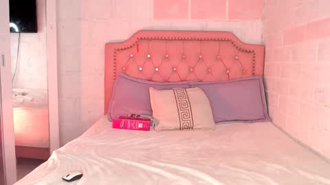 Snapshot of venus_megan chatting on September 24, 10:42 pm emily independent account MY conextion 1100 GTM to 17hr GTM online show from September 24, 10:42 pm