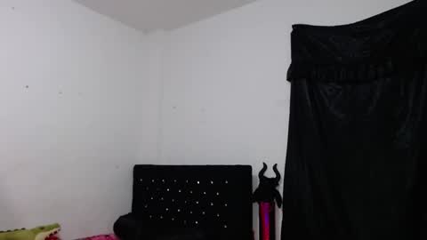Snapshot of venus_menoza chatting on February 19, 9:17 am venus_menoza online show from February 19, 9:17 am