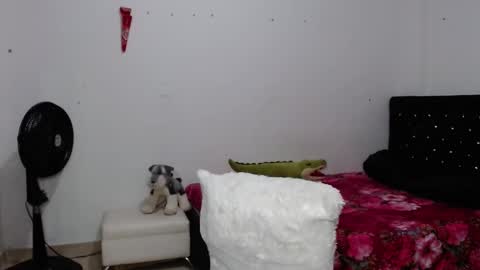 Snapshot of venus_menoza chatting on February 17, 1:22 pm venus_menoza online show from February 17, 1:22 pm