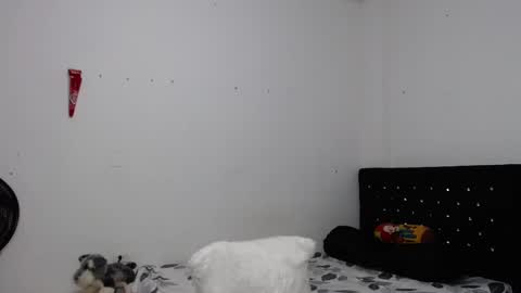 Snapshot of venus_menoza chatting on February 15, 12:43 pm venus_menoza online show from February 15, 12:43 pm