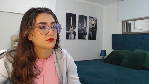 Snapshot of venus_steffen chatting on October 27, 12:33 pm Mia online show from October 27, 12:33 pm