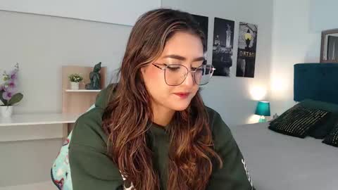 Snapshot of venus_steffen chatting on October 14, 12:30 pm Mia online show from October 14, 12:30 pm