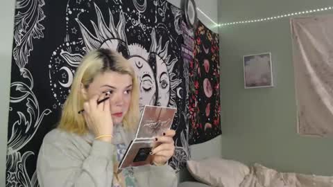 Miss Venus online show from September 30, 1:28 pm