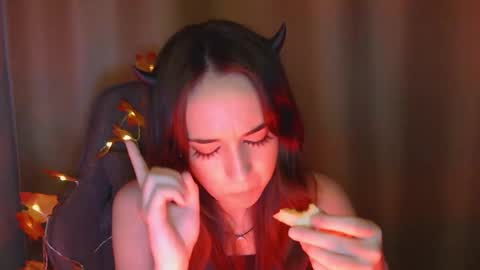 Una online show from November 2, 2:42 pm