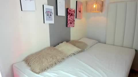 Veronica3  online show from September 29, 3:50 pm