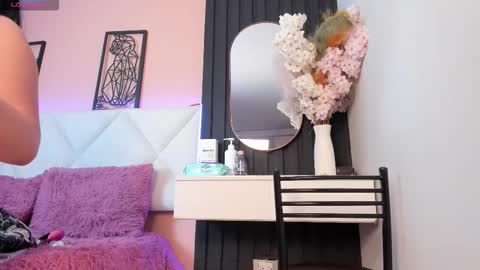 Snapshot of veronica_hill_ chatting on September 16, 3:03 am veronica_hill_ online show from September 16, 3:03 am