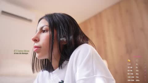 Veronica online show from December 20, 2:43 pm