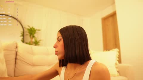 Snapshot of veronica_mendez1 chatting on December 17, 11:17 am Veronica online show from December 17, 11:17 am