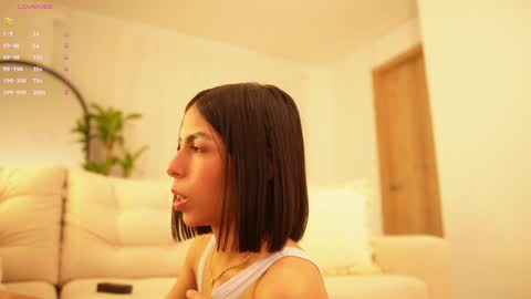 Snapshot of veronica_mendez1 chatting on December 9, 11:47 am Veronica online show from December 9, 11:47 am