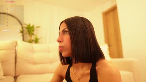 Snapshot of veronica_mendez1 chatting on December 20, 11:43 am Veronica online show from December 20, 11:43 am