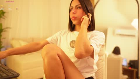 Snapshot of veronica_mendez1 chatting on January 3, 11:25 am Veronica online show from January 3, 11:25 am