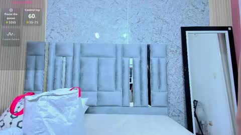 Snapshot of veronica_roose chatting on October 14, 12:52 pm Veronica online show from October 14, 12:52 pm